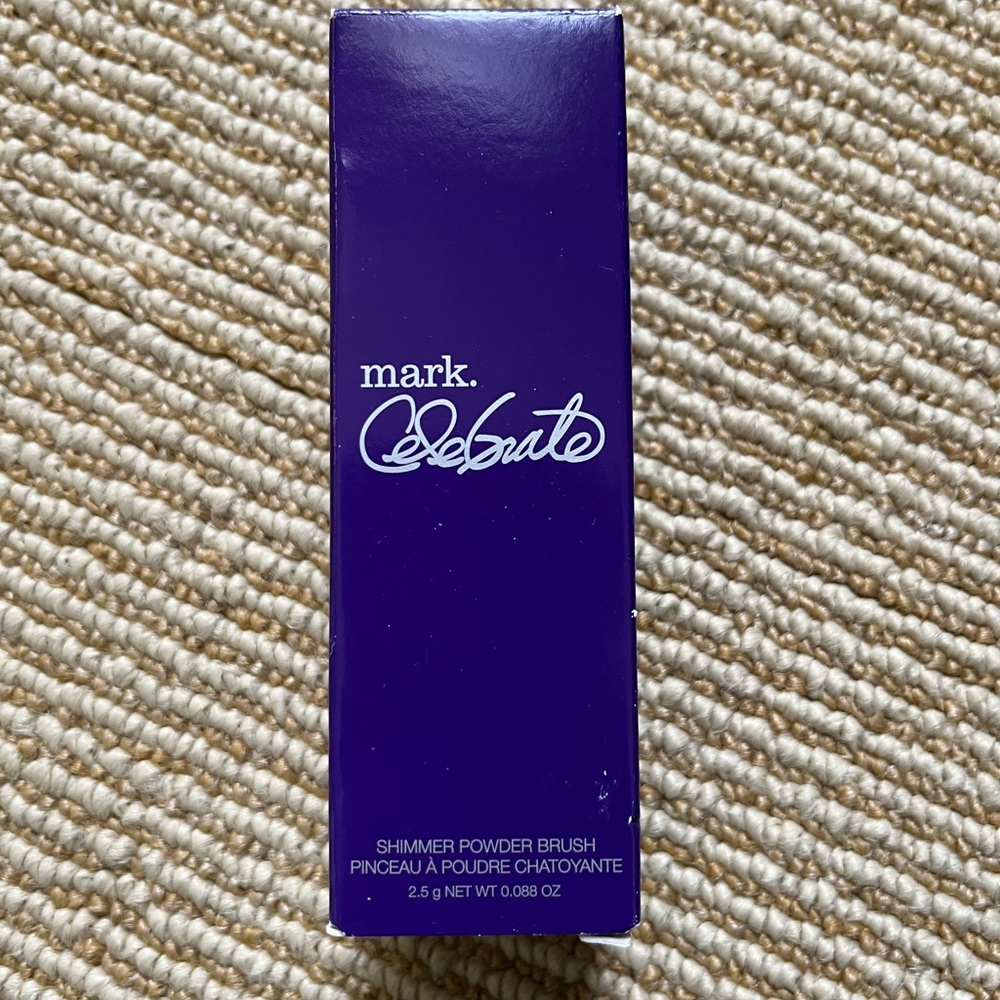 BNIB: Shimmer Powder Brush in scent Celebrate by mark (Avon)